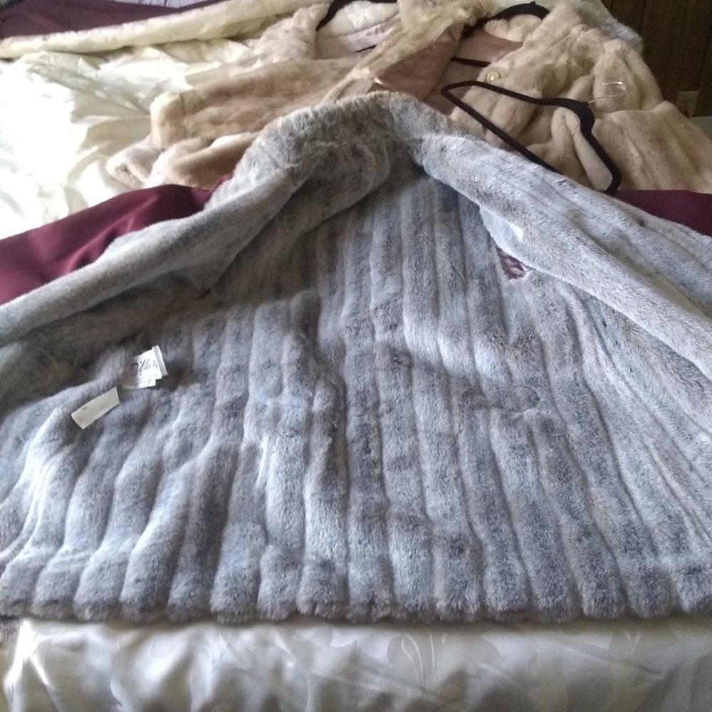 Coat - Picture 2 of 4